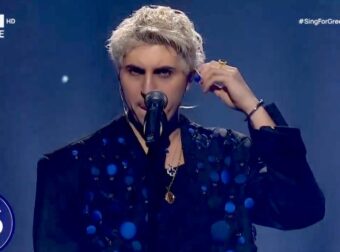 Όλοι το είδαν, λίγοι κατάλαβαν τον λόγο: Χαμός με αuτό που έκανε ο Good Job Nicky στον Ελληνικό Τελικό της Eurovision