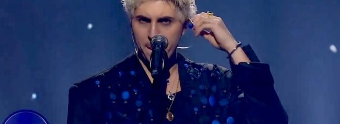 Όλοι το είδαν, λίγοι κατάλαβαν τον λόγο: Χαμός με αuτό που έκανε ο Good Job Nicky στον Ελληνικό Τελικό της Eurovision