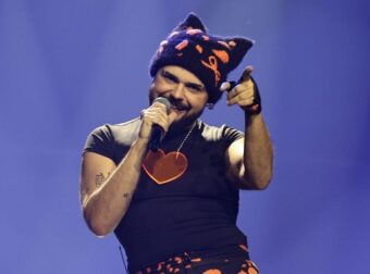 Πάει για τη νίκη ο Αkylas: «Σεισμός» στα προγνωστικά της Eurovision μετά την πρόκρισή του, «τρώει λάχανο» τα φαβορί – Σε ποια θέση είναι