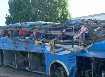 Τρέχουν τα ασθενοφόρα το ένα μετά το άλλο – Νέο πολύνεκρο δυστύχημα με εργάτες σε λεωφορείο