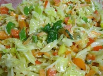 Η σαλάτα που αδuνατίζει, βοηθά την καρδιά, ρίχνει το ζάχαρο κι έχει αντικαρκινικές ιδιότητες