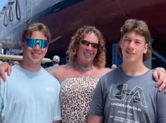 Φρίκη στις ΗΠΑ: Ο τρανς πατέρας σκότωσε γυναίκα και γιο την ώρα που το μικρότερο παιδί τους έπαιζε χόκεϊ