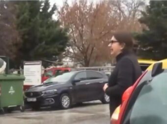 Περαστική τα βάζει με τους χειροκροτητές του ιδιοκτήτη της Βιολάντα: «Δεν ντρέπεστε λίγο – Πέντε νεκρές γυναίκες»