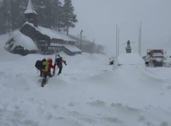 ΚΑΛΙΦΟΡΝΙΑ: ΑΓΝΟΟΥΝΤΑΙ ΣΚΙΕΡ ΜΕΤΑ ΑΠΟ ΧΙΟΝΟΣΤΙΒΑΔΑ – ΜΕΓΑΛΗ ΕΠΙΧΕΙΡΗΣΗ ΔΙΑΣΩΣΗΣ