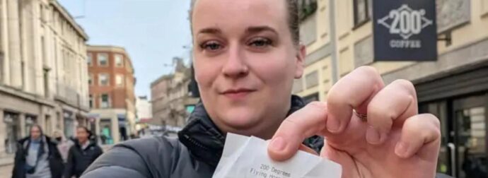 ΕΓΙΝΕ Ο «ΠΛΟΥΣΙΟΤΕΡΟΣ ΑΝΘΡΩΠΟΣ ΣΤΟΝ ΚΟΣΜΟ» ΜΕ 100.000 ΦΟΡΕΣ ΠΕΡΙΣΣΟΤΕΡΟ ΠΛΟΥΤΟ ΑΠΟ ΤΟΝ ΕΛΟΝ ΜΑΣΚ