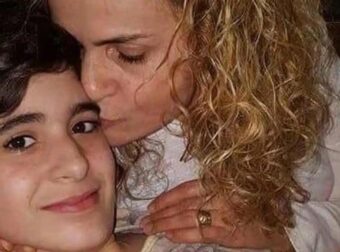 Μια μάνα από τη Ρόδο μας συγκλονίζει: «Έφυγε μακριά μας, τον θέρισε ένας καρκίνος-Λερναία Ύδρα»