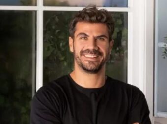 Ο Άκης έδωσε τη συνταγή για ταραμοσαλάτα που κάνουν στα κυριλέ εστιατόρια