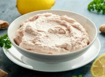 Ταραμοσαλάτα αφρός: Το κόλπο για να γίνει μους και να μη «κόψει» σύμφωνα με τους ειδικούς