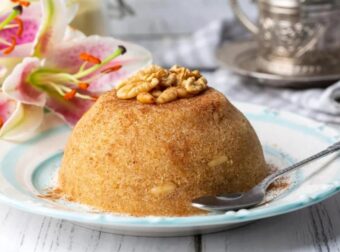 Καθαρά Δευτέρα: Συνταγή για λαχταριστό σιμιγδαλένιο χαλβά με 2 υλικά έκπληξη