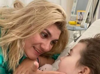 Pούλα Πισπιρίγκou: Εμφανίστηκε με μπαστούνι στο δικαστήριο – Από τι πάσχει