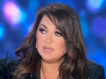 J2US: «Άστραψε και βρόντηξε» η Γαρμπή – «Οι άνθρωποι που είμαστε εδώ, δεν είμαστε τυχαίοι»