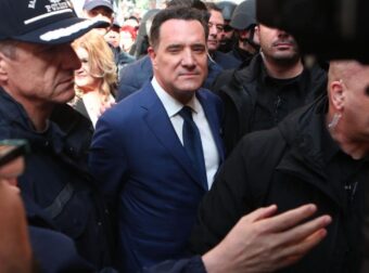 «Καμία χρήση βίας» – Σούσουρο με την αποκάλυψη Δημογλίδου για τον Άδωνι Γεωργιάδη