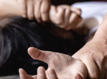 Ξεσπά η μητέρα της 25χρονης ΑμεΑ στην Κυψέλη: «Αν δεν βγει η φωτογραφία του δημόσια, θα πάρω το νόμο στα χέρια μου – Θα τους φάω ζωντανούς!»