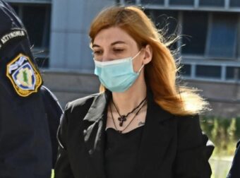 POYΛA ΠΙΣΠΙΡΙΓΚOY: ΤΙ ΖΗΤΑΕΙ ΜΕΣΑ ΑΠΟ ΤΟ ΚΕΛΙ ΤΗΣ