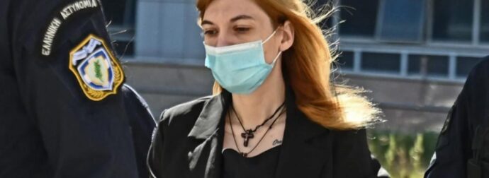 POYΛA ΠΙΣΠΙΡΙΓΚOY: ΤΙ ΖΗΤΑΕΙ ΜΕΣΑ ΑΠΟ ΤΟ ΚΕΛΙ ΤΗΣ