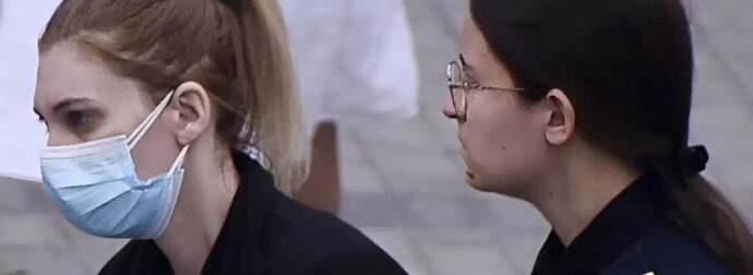 ΠΕΘΑΙΝΕΙ ΚΑΙ ΤΗΝ ΒΓΑΖΟΥΝ ΑΠΟ ΤΗΝ ΦΥΛΑΚΗ;