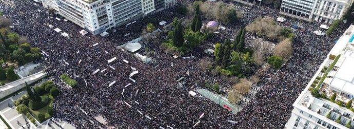 28 Φλεβάρη – Τρία χρόνια από την τραγωδία στα Τέμπη: «Παραλύει» αύριο η Ελλάδα – Ποιοι δεν θα δουλέψουν – Πως θα κινηθούν τα ΜΜΜ