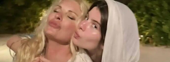 Σαν δύο σταγόνες νερό – Η Μενεγάκη δημοσίευσε φωτογραφία της 18χρονης κόρης της Βαλέριας Λάτσιου και είναι ολόιδιες