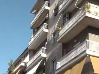 «Άκουσα κάποιον να φωνάζει σ’ αγαπάω, γιατί;»: Ανοίγουν τα στόματα στον Πειραιά για τη νεκρή 17χρονη, βγήκε στο μπαλκόνι να μιλήσει στο τηλέφωνο