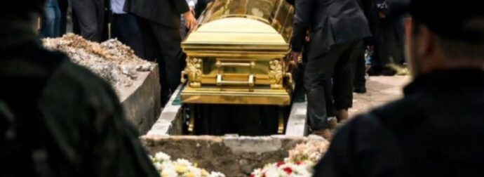 Toν έθαψαν σε ΟλόΧρυσο Φέρετρο: Η κηδεία του πάμπλουτου 60χρονου, οι χιλιάδες κόσμου στην νεκρώσιμη ακολουθία και τα δρακώντια μέτρα ασφαλείας
