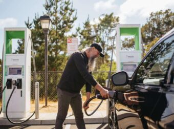 ΦΗΜΕΣ ΓΙΑ ΑΝΟΔΟ ΣΤΗ ΒΕΝΖΙΝΗ – ΦΟΥΛΑΡΕΤΕ ΟΣΟ ΠΡΟΛΑΒΑΙΝΕΤΕ