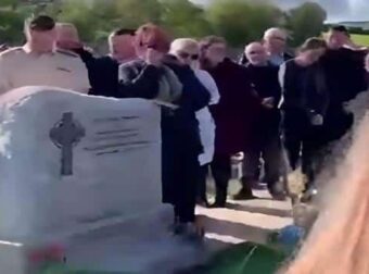 «Βγάλτε με έξω, είναι σκοτεινά εδώ»: Άνδρας φώναζε από τον τάφο στην κηδεία του στην Ιρλανδία