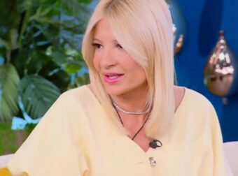 Ρεκόρ… τηλεθέασης η Φαίη Σκορδά: Επιβεβαίωσε on air για πρώτη φορά τον γάμο της με τον Αλέξανδρο Αθανασιάδη, «κάγκελο» οι συνεργάτες της