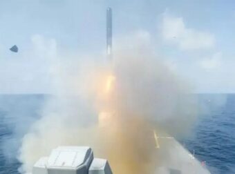 Πολεμικό θρίλερ: Βυθίστηκε φρεγάτα μετά από επίθεση υποβρυχίου στον Ινδικό ωκεανό, τουλάχιστον 101 αγνοούμενοι