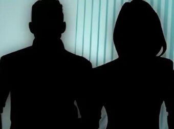 Τραγουδιστής έβαζε την σύντροφό του να «ικανοποιεί» φίλους στο καμαρίνι και εκείνος έπαιρνε μάτι!