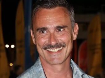 Παντρεύτηκε τον σύντροφό του ο Γιώργος Καπουτζίδης – Η βέρα που «άναψε φωτιές»