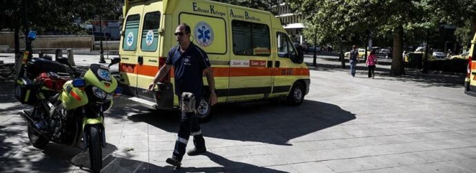 ΤΡΑΓΩΔΙΑ ΠΡΙΝ ΛΙΓΟ ΣΤΗΝ ΟΜΟΝΟΙΑ – ΝΕΚΡΟΣ 15ΧΡΟΝΟΣ – ΕΠΕΣΕ ΑΠΟ ΤΟΝ 3ο ΟΡΟΦΟ ΞΕΝΟΔΟΧΕΙΟΥ ΣΤΗ ΜΕΣΗ ΤΟΥ ΔΡΟΜΟΥ