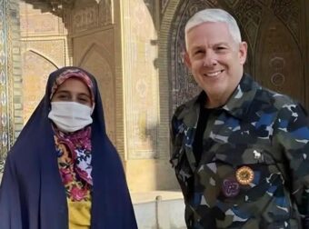 Τάσος Δούσης: Ένα κείμενο φωτιά για το Ιράν μαζί με καταπληκτικές φωτογραφίες