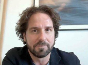 Ποιος είναι ο Νίκος Κοσματόπουλος που «πλακώθηκε» στον αέρα με τον Ευαγγελάτο;