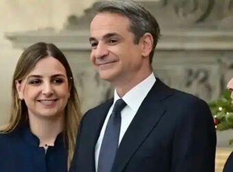 Σοφία Μητσοτάκη: Οργισμένη απάντηση για την επιστροφή της από το Ντουμπάι – «Η ξεφτίλα δεν έχει όρια»