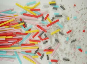 Αυτά είναι τα 4 τρόφιμα που τρώμε κάθε μέρα, περιέχουν μεγάλες ποσότητες μικροπλαστικών