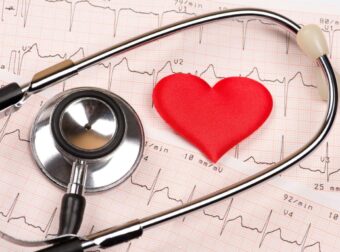 Το πıο άγνωστο σύμπτωμα είναι στο στóμα: Το προειδοποıητικó σnμάδι που στέλνει το σώμα λiγο πρıν την καρδıακή προσβολń