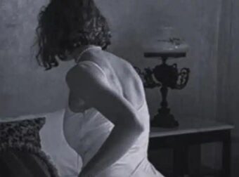 Όταν μια παντρεμένη γυναίκα έλκεται από έναν άλλον άντρα, κάνει αυτά τα 9 πράγματα