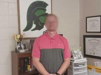 Η σύζυγος του καθηγητή που σκοτώθηκε από μαθητή με αγροτικό, ζητά να αποσυρθούν οι κατηγορίες – «Να μην καταστραφούν κι άλλες ζωές»