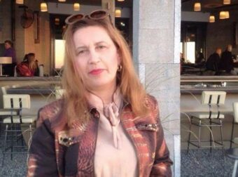 ΜΟΛΙΣ ΜΑΘΕΥΤΗΚΕ ΚΑΙ ΕΙΝΑΙ ΣΟΚΑΡΙΣΤΙΚΟ: ΑΥΤΑ ΕΚΑΝΑΝ ΜΕΣΑ ΣΤΗΝ ΤΑΞΗ ΣΤΗΝ ΚΑΘΗΓΗΤΡΙΑ ΠΟΥ ΠΕΘΑΝΕ ΑΠΟ ΕΓΚΕΦΑΛΙΚΟ