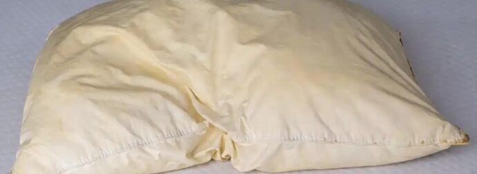 Πώς να καθαρίσετε τα βρώμικα μαξιλάρια για να είναι λευκά και να μυρίζουν ωραία