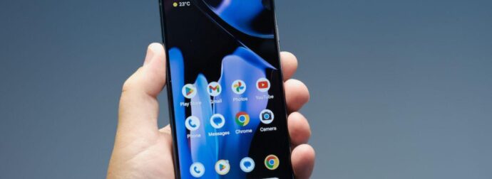 Το κάνουμε όλοι: Ο «αόρατος εχθρός» που μπορεί να καταστρέψει τη συσκευή σας