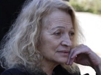 Τραγικές ώρες για την ηθοποιό Λουκία Πιστιόλα: Σε αναπηρικό καροτσάκι στην κηδεία