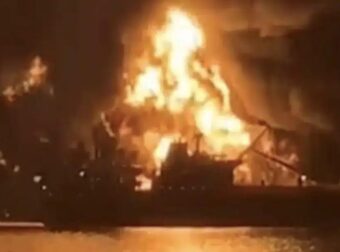 ΧΤΥΠΗΘΗΚΕ ΤΟ ΕΛΛΗΝΟΚΤΗΤΟ ΔΕΞΑΜΕΝΟΠΛΟΙΟ ΑΠΟ ΙΡΑΝΙΚΑ ΣΚΑΦΗ ΜΕ ΕΚΡΗΚΤΙΚΑ