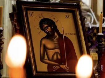 Πότε είναι η Κυριακή της Σταυροπροσκυνήσεως: Τι τρώμε και το «άγνωστο» έθιμο της Μεγάλης Γιορτής