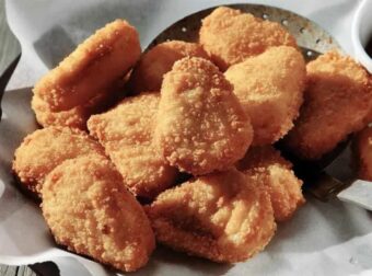 Ανακαλούνται γνωστός κοτομπουκιές από δύο μεγάλες αλυσίδες σούπερ μάρκετ