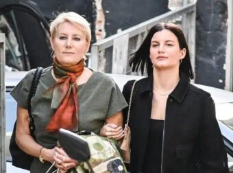 Αλίκη Καραμανλή: «Οι γονείς μου με στηρίζουν, όταν τους εντοπίζω ανάμεσα στους θεατές, ενθουσιάζομαι»