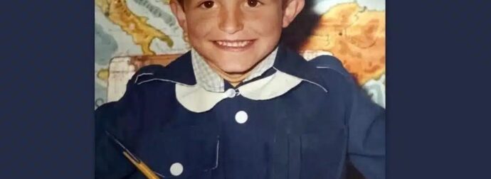 Το χαμογελαστό αγοράκι της φωτογραφίας είναι πετυχημένος Έλληνας ηθοποιός