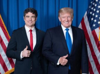 ΗΠΑ: ΠΑΡΑΙΤΗΘΗΚΕ Ο ΔΙΕΥΘΥΝΤΉΣ ΤΟΥ ΕΘΝΙΚΟΥ ΚΕΝΤΡΟΥ ΑΝΤΙΤΡΟΜΟΚΡΑΤΙΑΣ