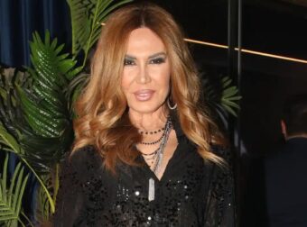 Κι όμως είναι 60 χρόνων! Αναστατώνει τα πλήθη γνωστή τραγουδίστρια της ελληνικής σόουμπιζ η Στέλλα Γεωργιάδου