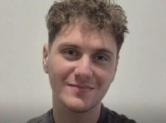 Μαθητής από τον ακριτικό Κάλαμο Λευκάδας που πήγαινε καθημερινά σχολείο με καΐκι κέρδισε υποτροφία ύψους 6.000 ετησίως